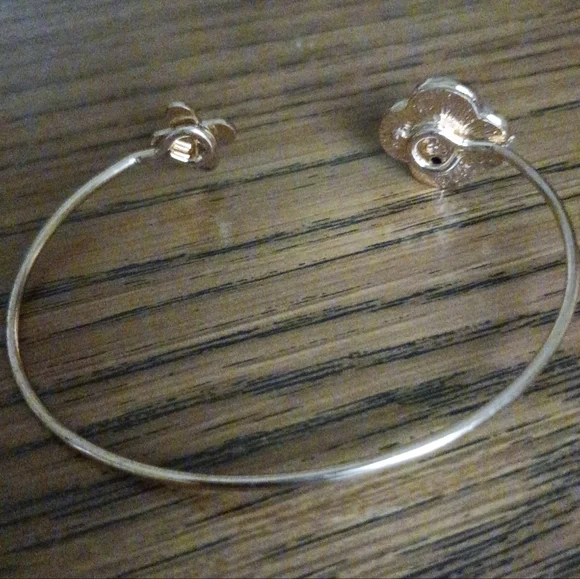 Elegant Gold and Black Clover Bracelet EUC - Picture 2 of 5